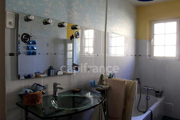 Propriété agricole avec maison de 205 m2, grange de 415 m2 et ancien séchoir à tabac de 270 m2 à vendre à FLEURANCE (32), sur terrain de 15 800 m2