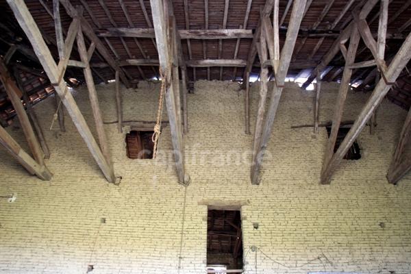 Propriété agricole avec maison de 205 m2, grange de 415 m2 et ancien séchoir à tabac de 270 m2 à vendre à FLEURANCE (32), sur terrain de 15 800 m2