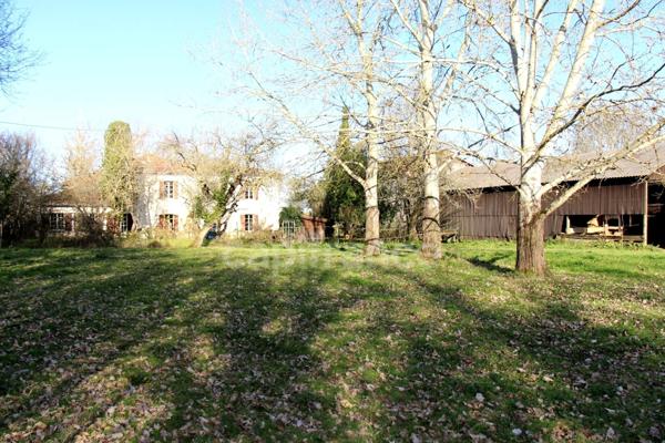 Propriété agricole avec maison de 205 m2, grange de 415 m2 et ancien séchoir à tabac de 270 m2 à vendre à FLEURANCE (32), sur terrain de 15 800 m2