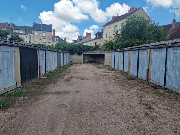 Garage Nevers, centre-ville, 2' gare SNCF, 2h30 PARIS