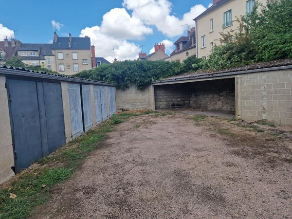 Garage Nevers, centre-ville, 2' gare SNCF, 2h30 PARIS