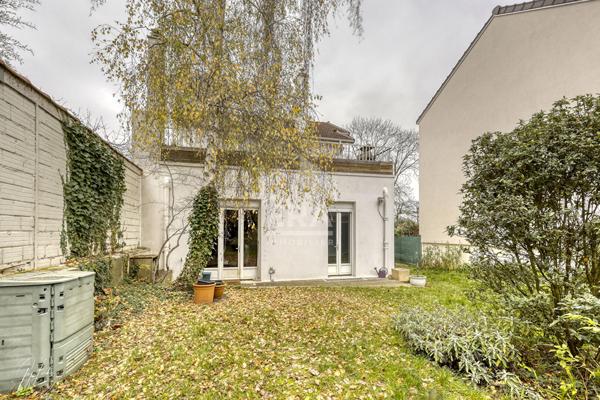 Sèvres Les Bruyères - Maison familiale avec six chambres, jardin et deux terrasses