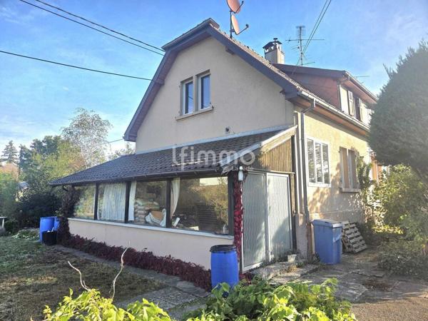 Maison mitoyenne avec grand terrain de 800 m²