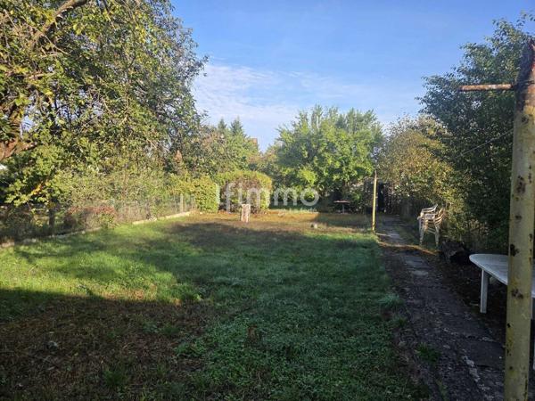 Maison mitoyenne avec grand terrain de 800 m²