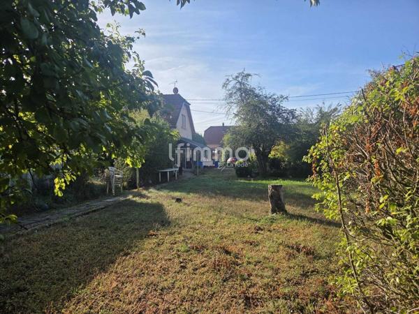Maison mitoyenne avec grand terrain de 800 m²