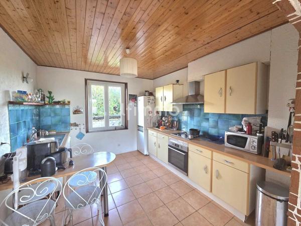 Maison mitoyenne avec grand terrain de 800 m²