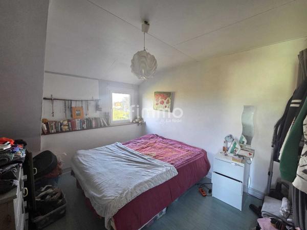 Maison mitoyenne avec grand terrain de 800 m²