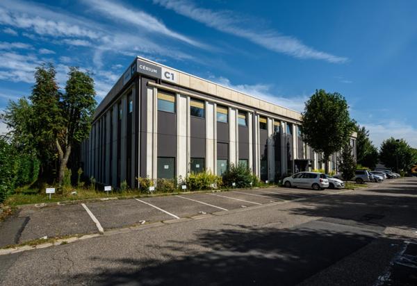 Bureaux à louer à Cergy dans parc sécurisé avec stationnement extérieur