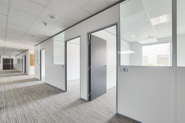Bureaux à louer à Cergy dans parc sécurisé avec stationnement extérieur