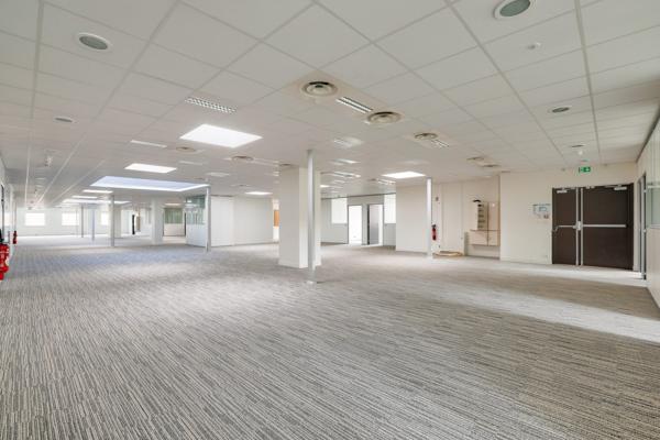 Bureaux à louer à Cergy dans parc sécurisé avec stationnement extérieur