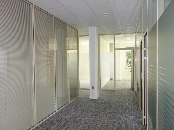 Bureaux à louer à Cergy dans parc sécurisé avec stationnement extérieur