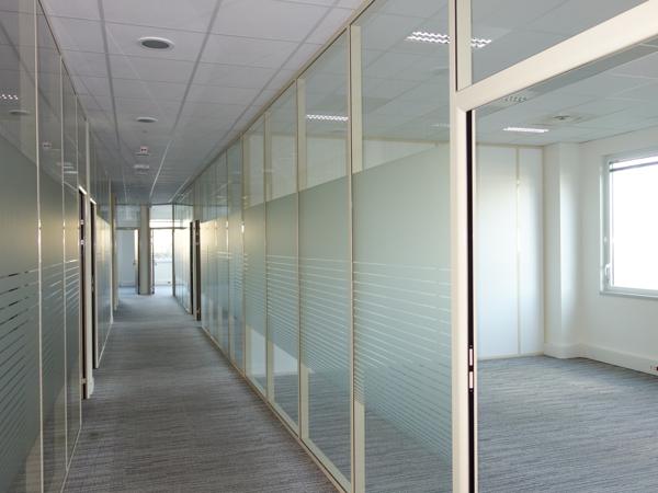 Bureaux à louer à Cergy dans parc sécurisé avec stationnement extérieur