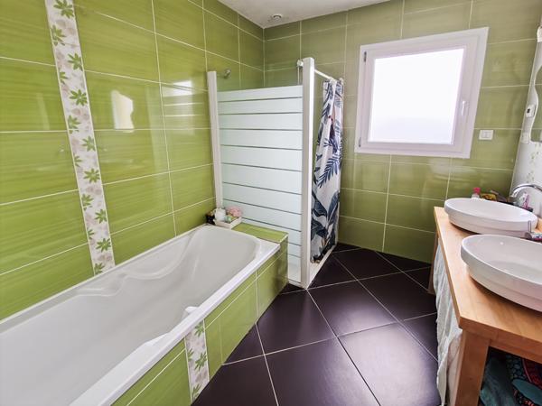 Maison 97.49 m2 + sous-sol 104 m²