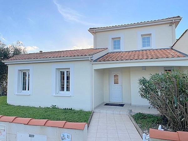 Maison familiale de 122 m² - 4 chambres -  jardin et piscine ? 13 km de La Rochelle - 10 km de la Mer