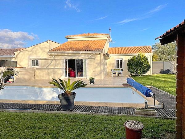 Maison familiale de 122 m² - 4 chambres -  jardin et piscine ? 13 km de La Rochelle - 10 km de la Mer