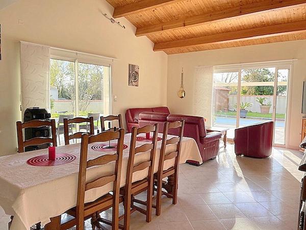 Maison familiale de 122 m² - 4 chambres -  jardin et piscine ? 13 km de La Rochelle - 10 km de la Mer
