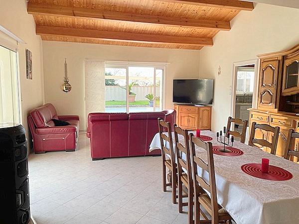 Maison familiale de 122 m² - 4 chambres -  jardin et piscine ? 13 km de La Rochelle - 10 km de la Mer