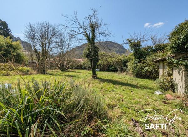 Terrain constructible dans une impasse au calme avec étang
