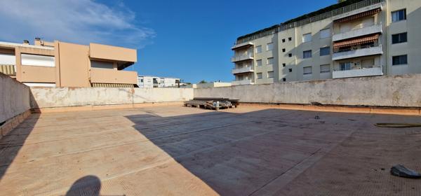 Toit terrasse Saint-laurent-du-var 3 pièce(s) 140 m2 à construire