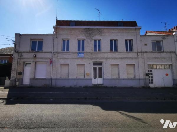 Immeuble de rapport et grande maison à usage d'habitation