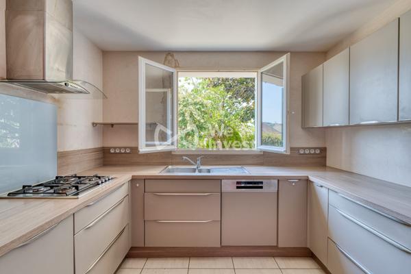 Maison familiale 5 pièces – 128,61 m² habitables (163 m² au sol) – Terrain arboré de 700 m² – Villefontaine