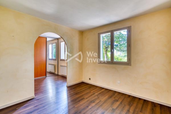 Maison familiale 5 pièces – 128,61 m² habitables (163 m² au sol) – Terrain arboré de 700 m² – Villefontaine