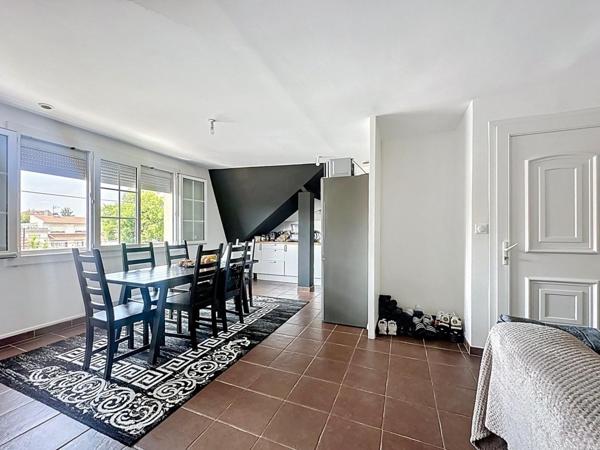 Spacieux 2 pièces avec potentiel 3 pièces – À 5 min de la gare de Villeneuve-le-Roi