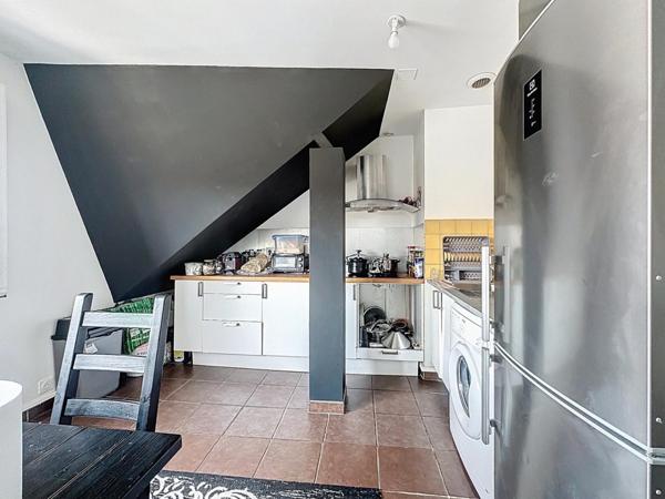 Spacieux 2 pièces avec potentiel 3 pièces – À 5 min de la gare de Villeneuve-le-Roi