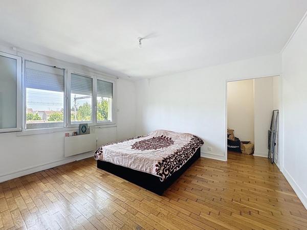 Spacieux 2 pièces avec potentiel 3 pièces – À 5 min de la gare de Villeneuve-le-Roi