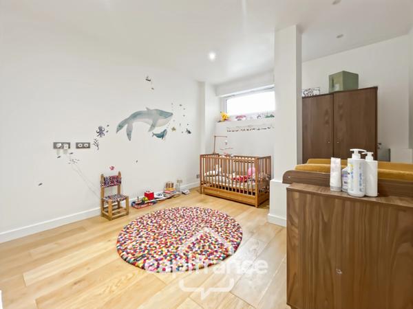 A vendre, appartement, esprit Loft, 164 m2, 5 pièces NOGENT SUR MARNE (94), avec Cour intérieure et box 1 voiture