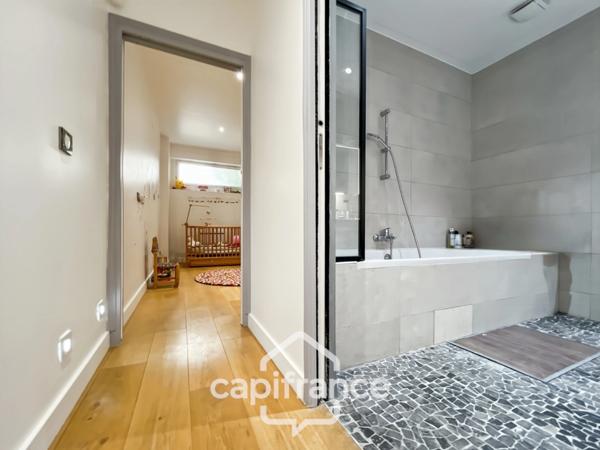 A vendre, appartement, esprit Loft, 164 m2, 5 pièces NOGENT SUR MARNE (94), avec Cour intérieure et box 1 voiture