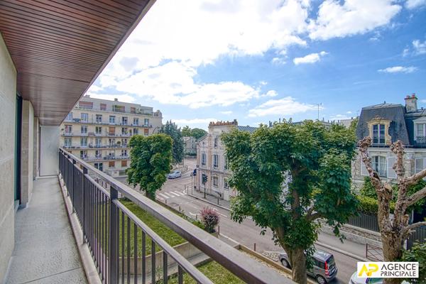 Le Chesnay St-Jean limite Versailles - Appartement 5 pièces 103 m² carrez , 4 chambres avec ascenseur, balcon, cave et place de parking en sous-sol €785 000 ** - Référence 25708