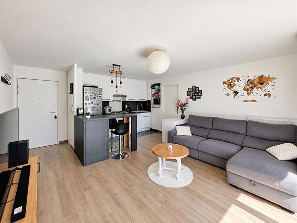 Coup de coeur ! Appartement situé à Villenoy, à 5 minutes à pieds de la gare de Meaux, 3 pièces, balcon sans vis à vis et au calme et une place de stationnement