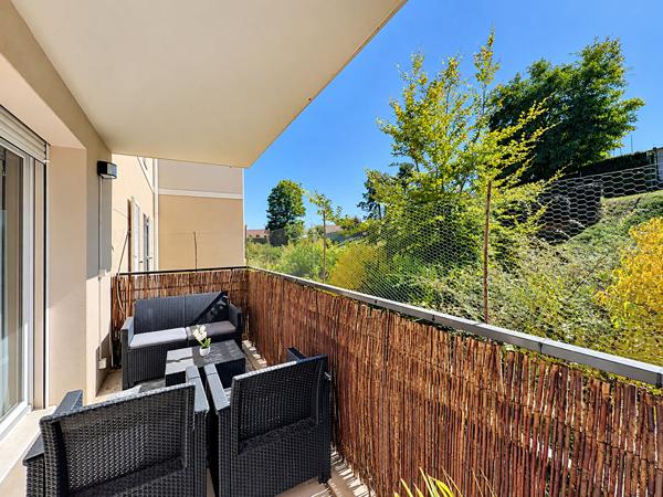 Coup de coeur ! Appartement situé à Villenoy, à 5 minutes à pieds de la gare de Meaux, 3 pièces, balcon sans vis à vis et au calme et une place de stationnement