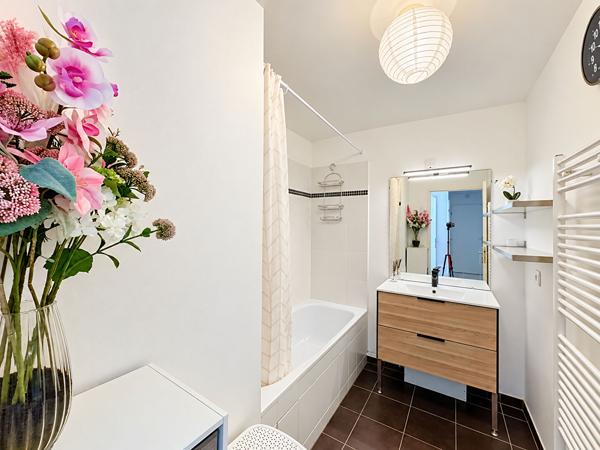 Coup de coeur ! Appartement situé à Villenoy, à 5 minutes à pieds de la gare de Meaux, 3 pièces, balcon sans vis à vis et au calme et une place de stationnement