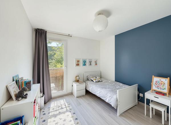 Coup de coeur ! Appartement situé à Villenoy, à 5 minutes à pieds de la gare de Meaux, 3 pièces, balcon sans vis à vis et au calme et une place de stationnement