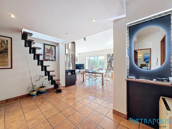 BALARUC LES BAINS : Sur une parcelle de 1089m², Villa 111m², T4 indépendant, garage, piscine