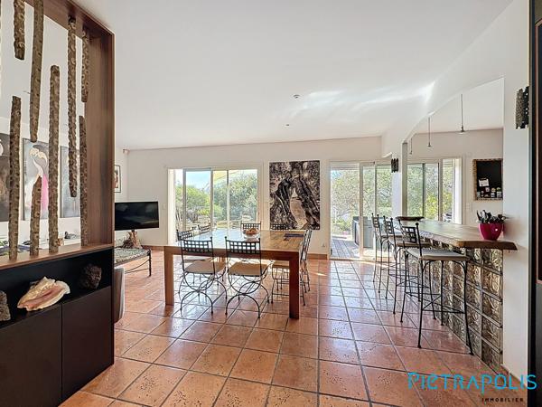 BALARUC LES BAINS : Sur une parcelle de 1089m², Villa 111m², T4 indépendant, garage, piscine
