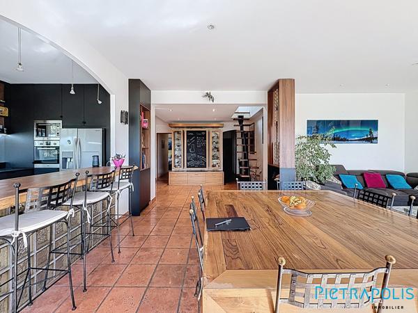 BALARUC LES BAINS : Sur une parcelle de 1089m², Villa 111m², T4 indépendant, garage, piscine