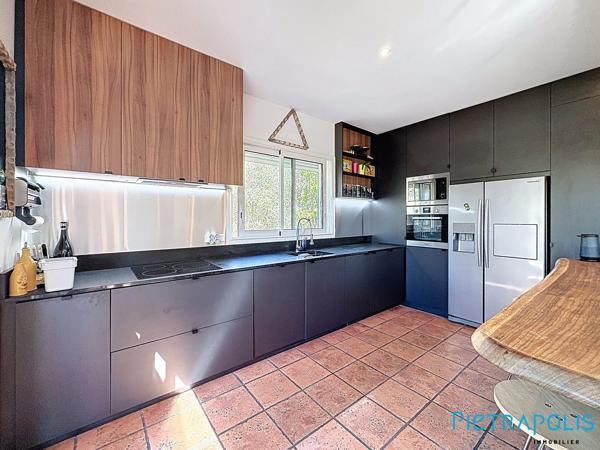 BALARUC LES BAINS : Sur une parcelle de 1089m², Villa 111m², T4 indépendant, garage, piscine