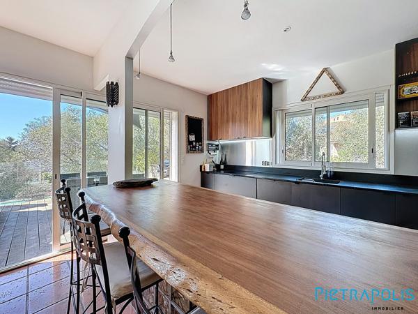 BALARUC LES BAINS : Sur une parcelle de 1089m², Villa 111m², T4 indépendant, garage, piscine