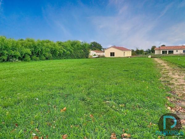 SAINT BENIGNE - TERRAIN CONSTRUCTIBLE VIABILISE
