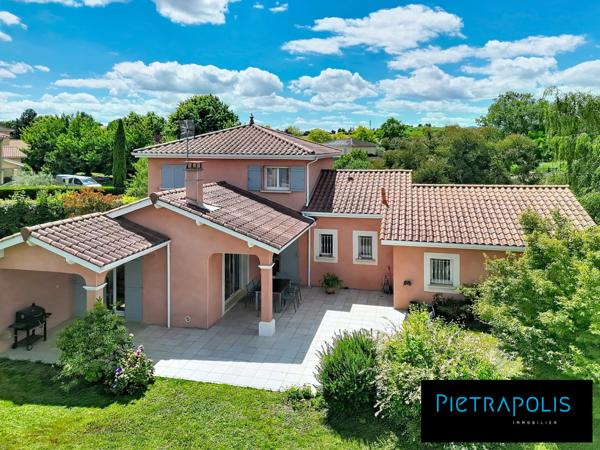 Irigny – Élégante maison de 155 m2 - Garage - Terrain paysager de 1 277 m² avec piscine