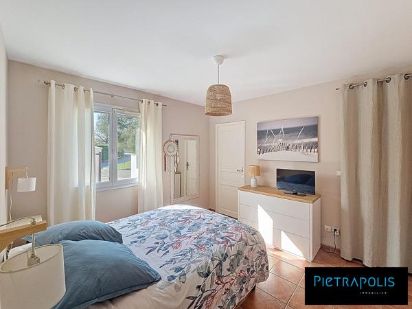 Irigny – Élégante maison de 155 m2 - Garage - Terrain paysager de 1 277 m² avec piscine