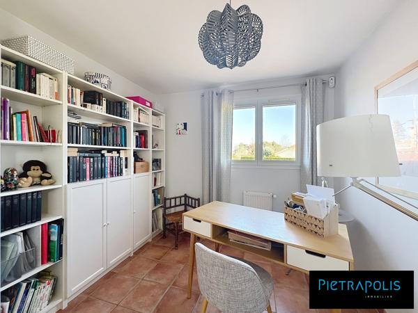 Irigny – Élégante maison de 155 m2 - Garage - Terrain paysager de 1 277 m² avec piscine