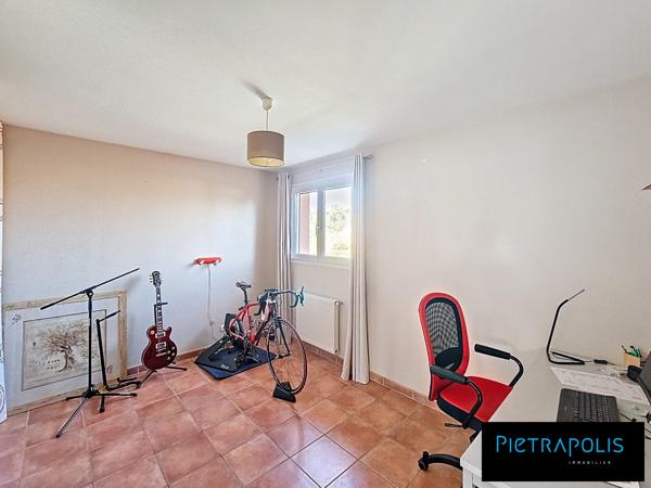 Irigny – Élégante maison de 155 m2 - Garage - Terrain paysager de 1 277 m² avec piscine