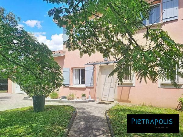 Irigny – Élégante maison de 155 m2 - Garage - Terrain paysager de 1 277 m² avec piscine