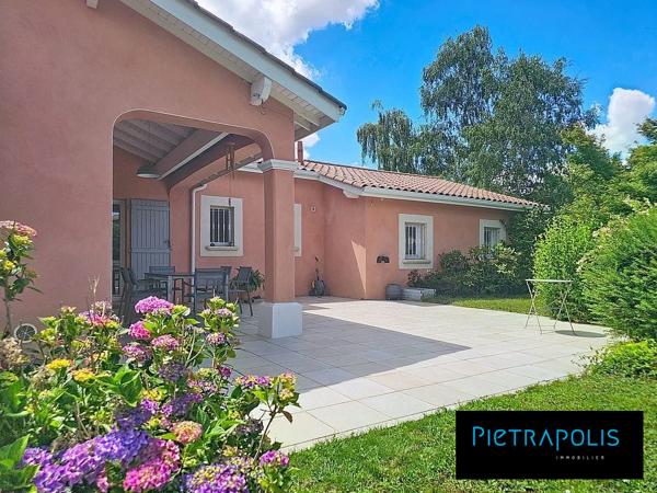 Irigny – Élégante maison de 155 m2 - Garage - Terrain paysager de 1 277 m² avec piscine