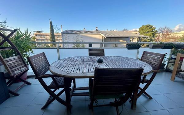 Appartement à vendre    3 pièces • 64 m2 Marseille 9