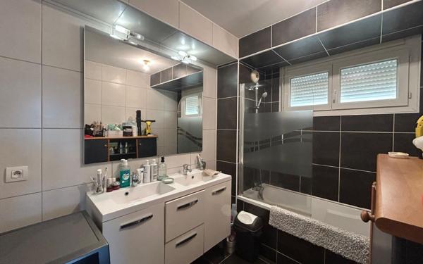 Appartement à vendre    3 pièces • 64 m2 Marseille 9